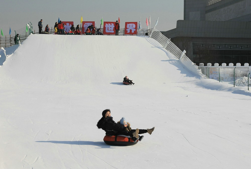 呼和浩特开启今冬冰雪季