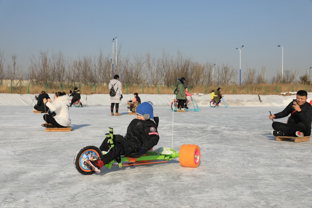 呼和浩特开启今冬冰雪季