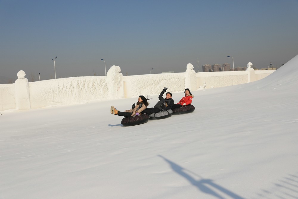 呼和浩特开启今冬冰雪季